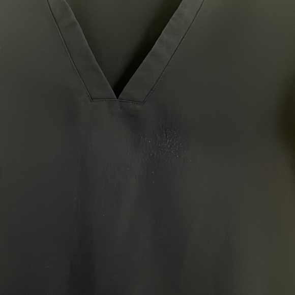 FIGS Casma Three-Pocket Scrub Top, size small - Picture 2 of 4